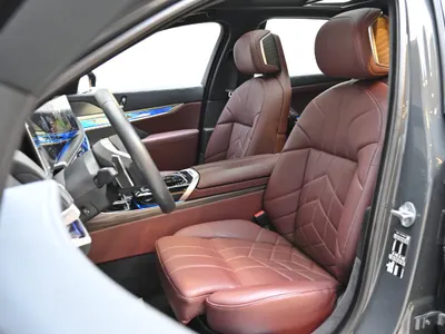 2024 بي ام دبليو الفئة السابعة 735أي