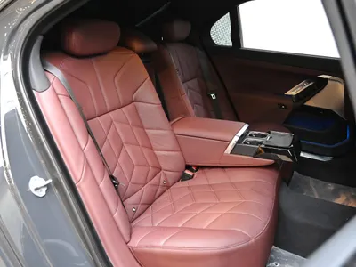 2024 بي ام دبليو الفئة السابعة 735أي