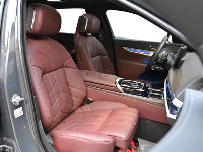 2024 بي ام دبليو الفئة السابعة 735أي