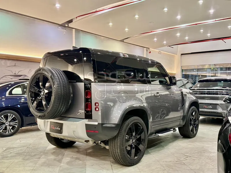 2024 Land Rover Defender 90