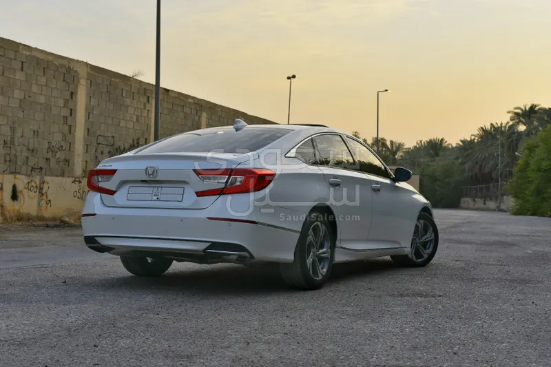 2019 هوندا اكورد اي اكس ال