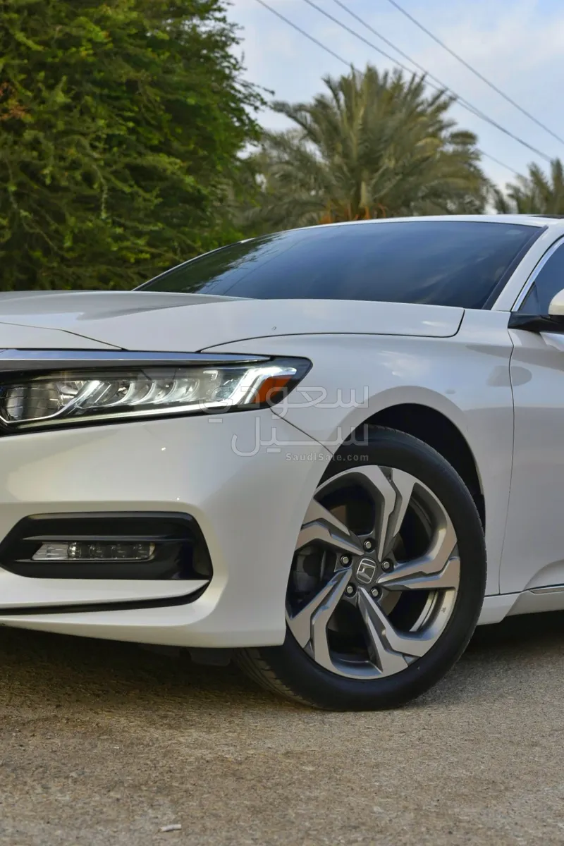 2019 هوندا اكورد اي اكس ال