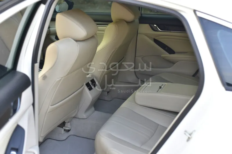 2019 هوندا اكورد اي اكس ال