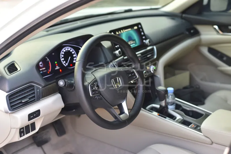 2019 هوندا اكورد اي اكس ال