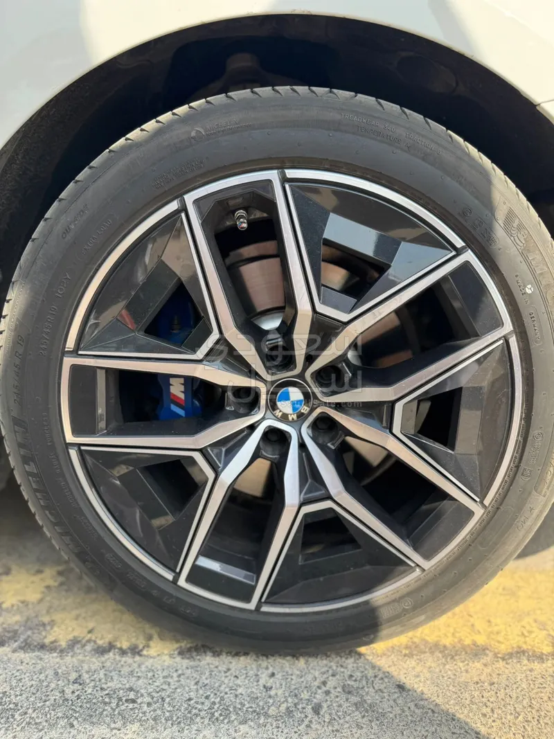 2024 بي ام دبليو الفئة الخامسة 520 أي إم كت