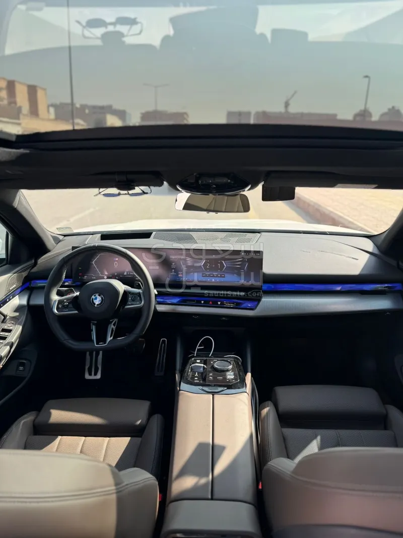 2024 بي ام دبليو الفئة الخامسة 520 أي إم كت