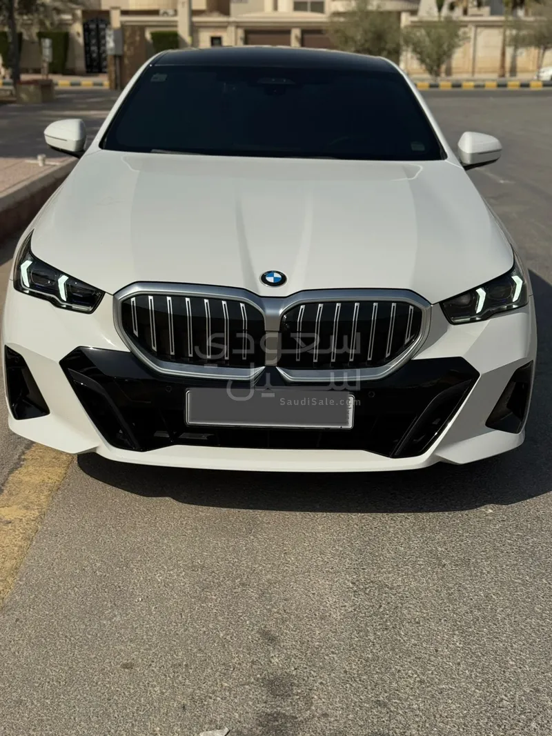 2024 بي ام دبليو الفئة الخامسة 520 أي إم كت