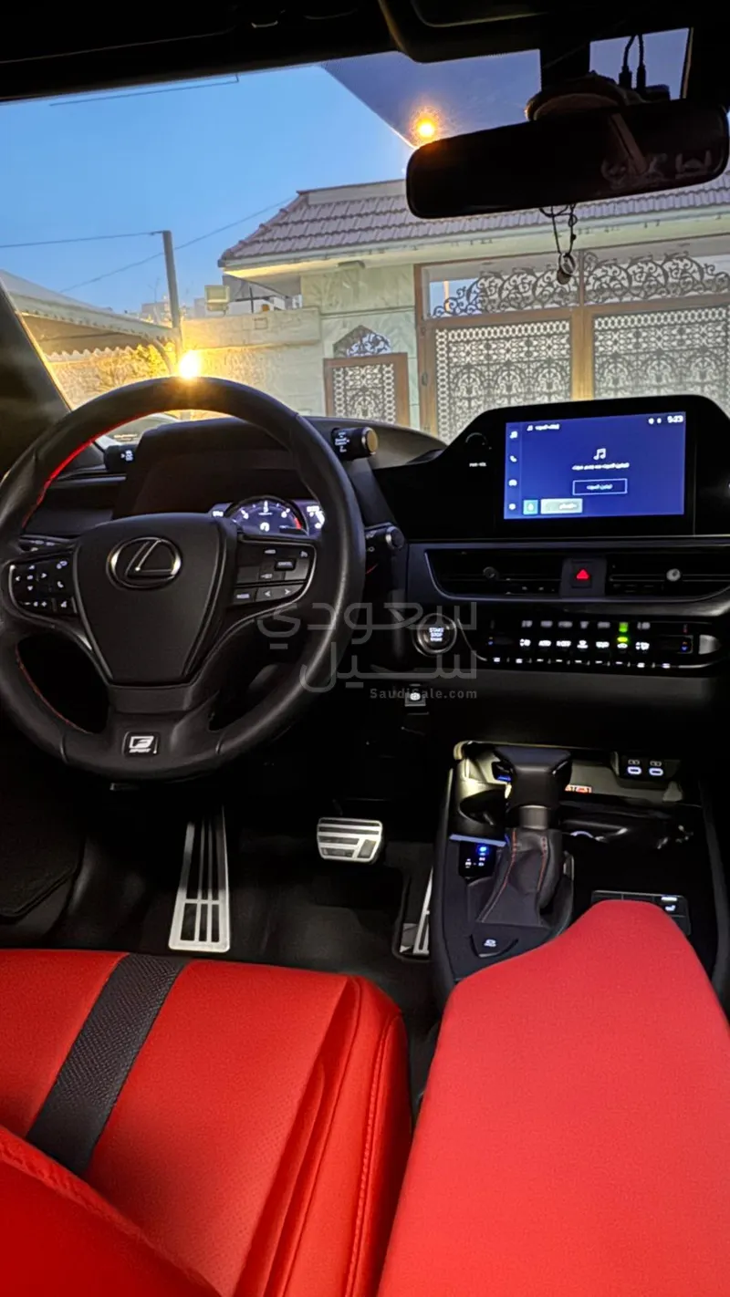 2023 لكزس يو إكس 200