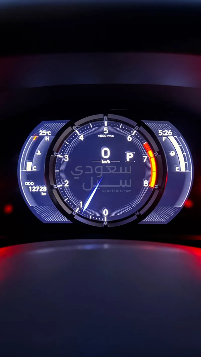 2023 لكزس يو إكس 200