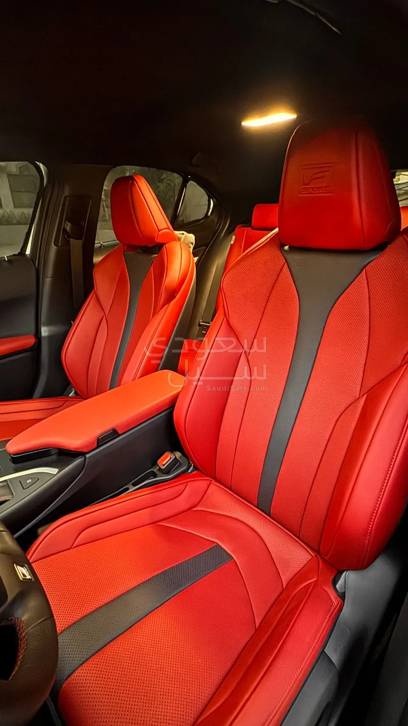 2023 لكزس يو إكس 200