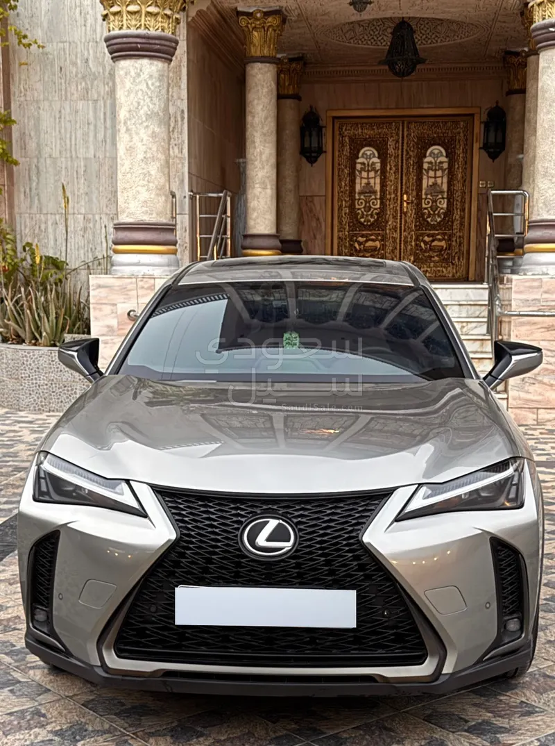 2023 لكزس يو إكس 200
