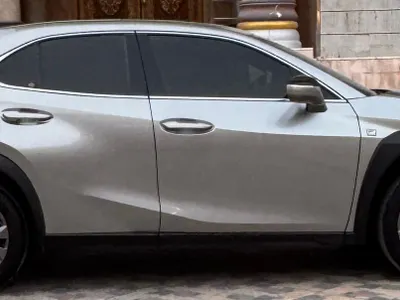 2023 لكزس يو إكس 200