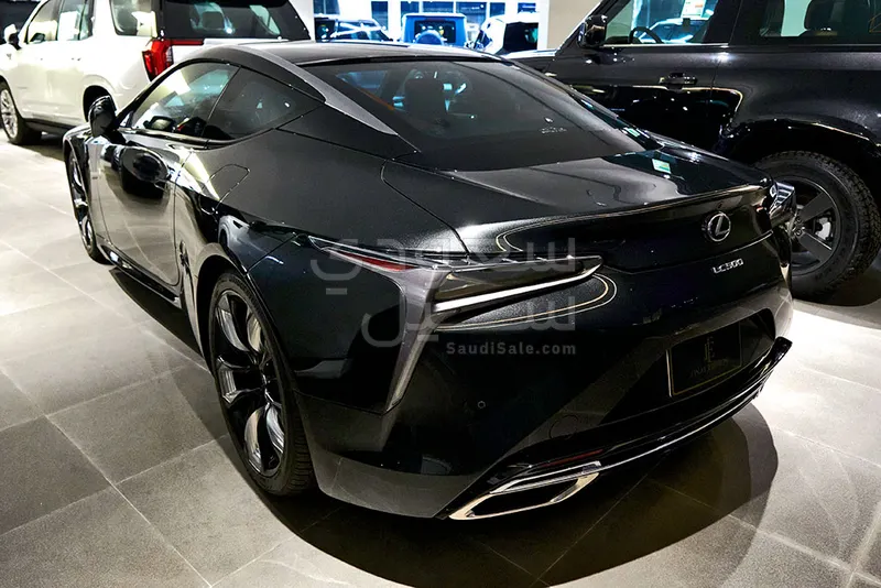 2025 لكزس إل سي 500