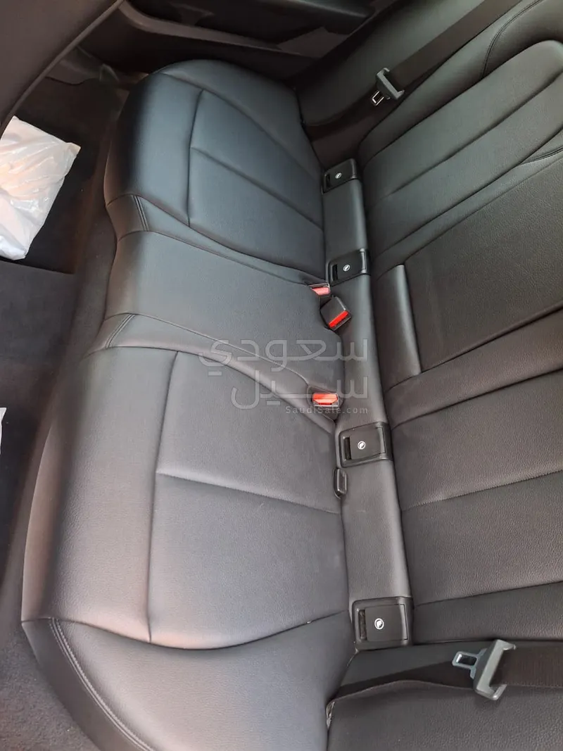 2021 بي ام دبليو الفئة الثانية 218 أي