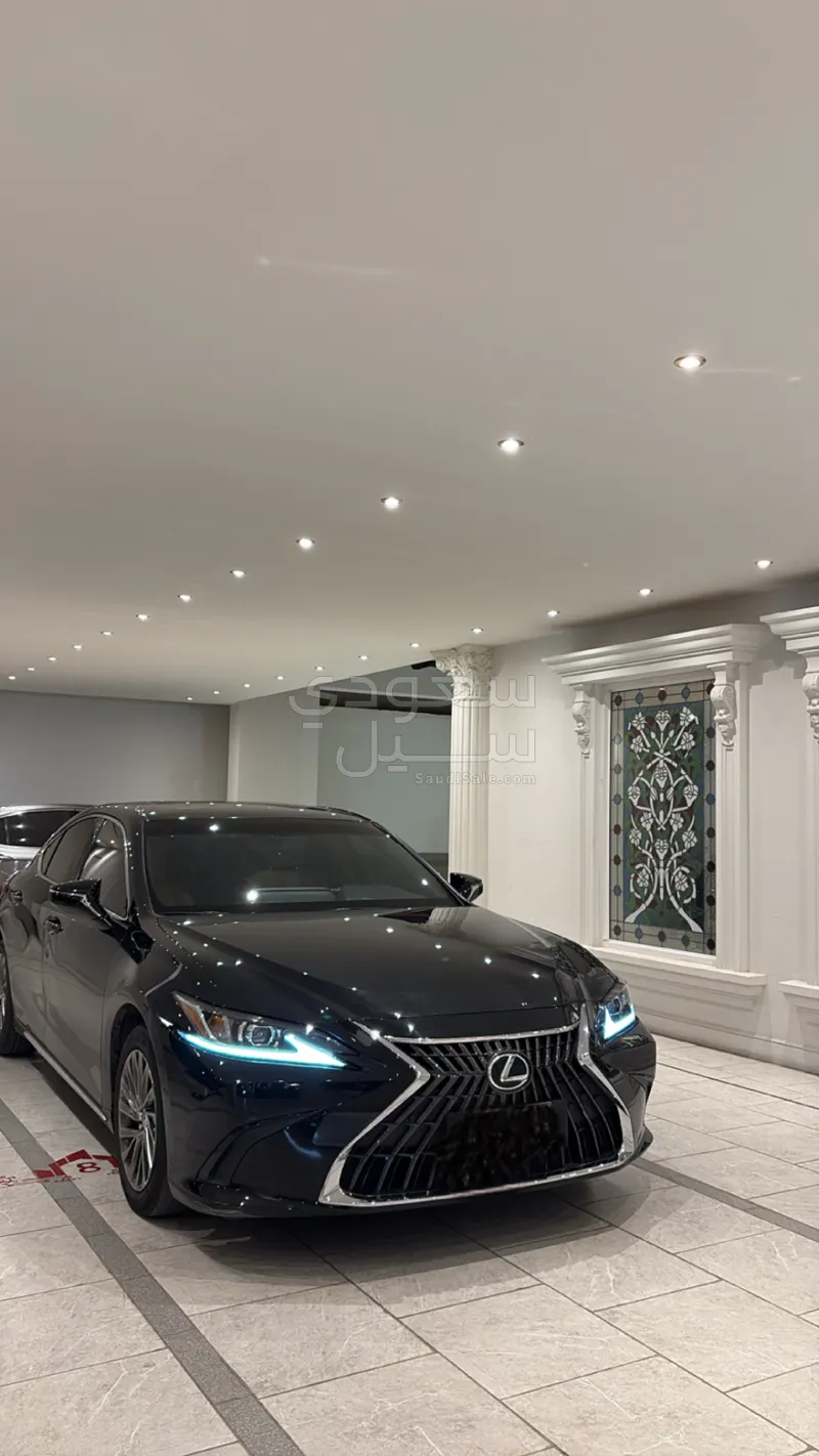 2024 لكزس آي إس 300 سي