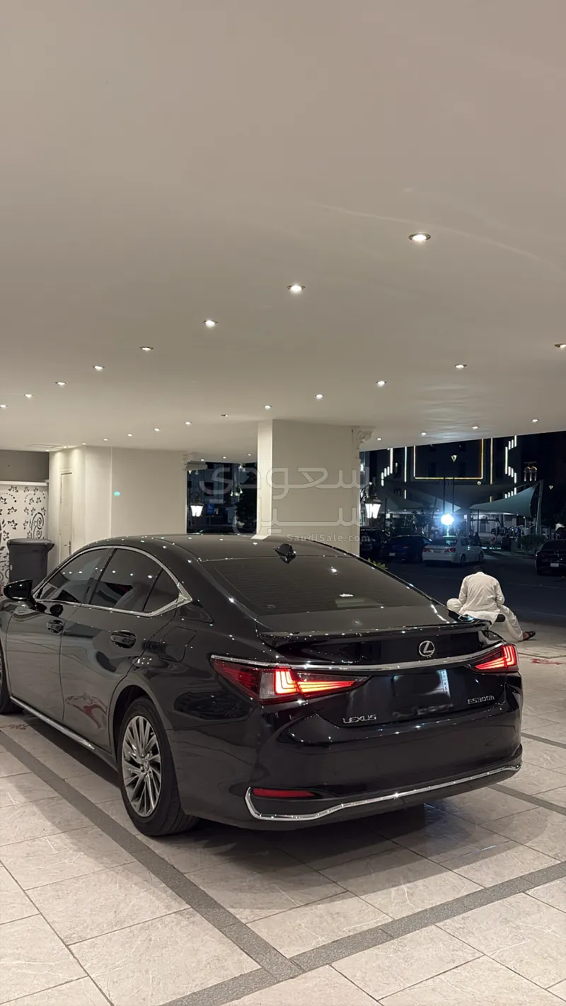 2024 لكزس آي إس 300 سي