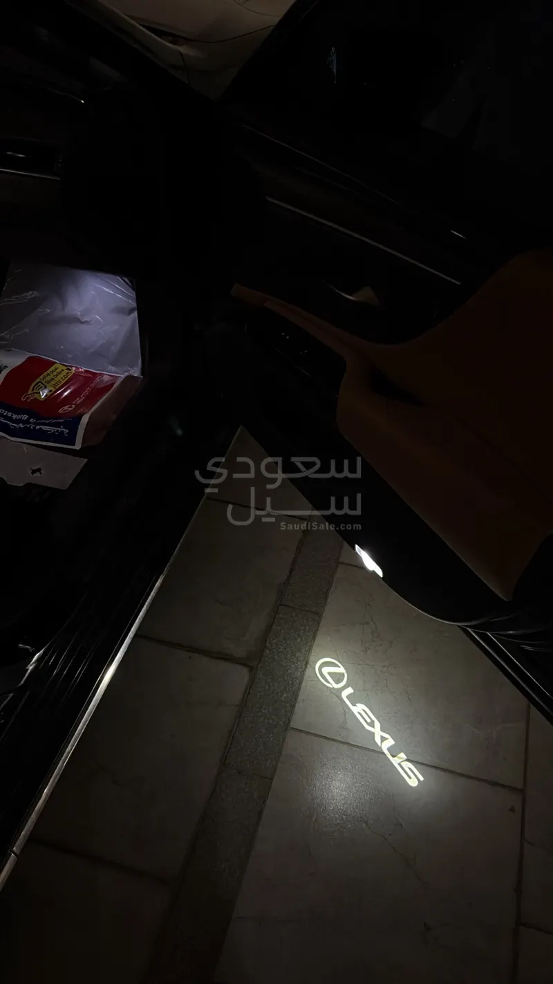 2024 لكزس آي إس 300 سي