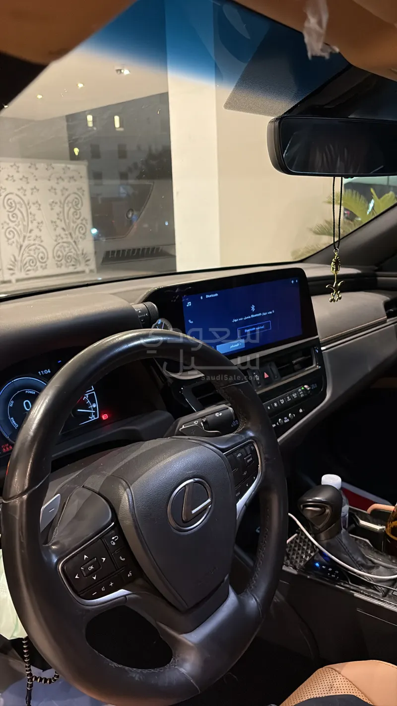 2024 لكزس آي إس 300 سي