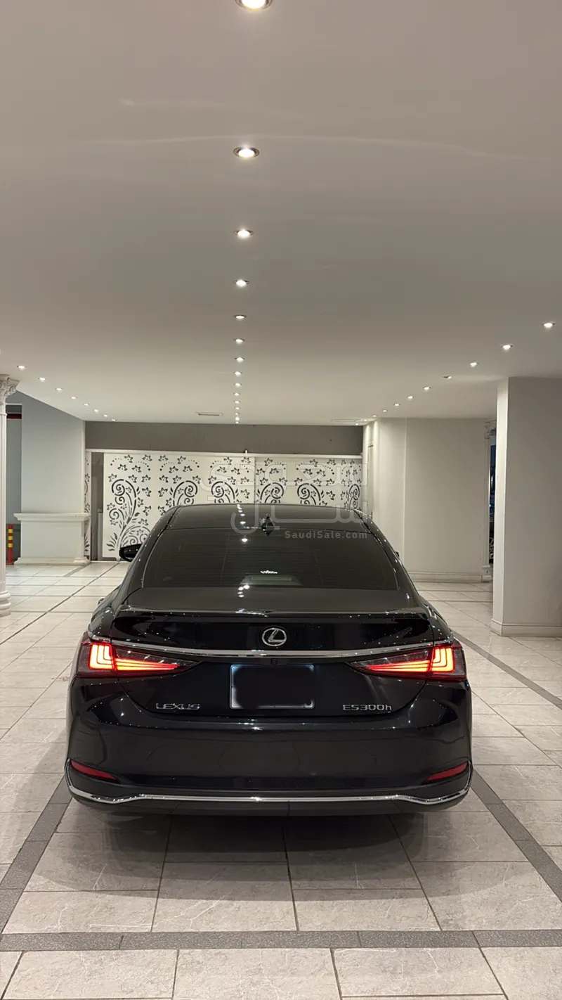 2024 لكزس آي إس 300 سي