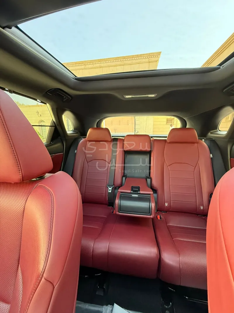 2017 لكزس أر إكس 350 إف