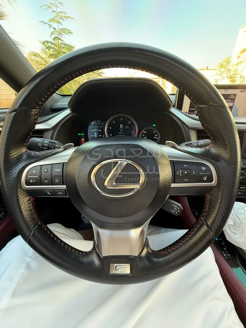 2017 لكزس أر إكس 350 إف