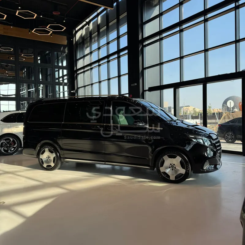 2025 Mercedes-Benz V 300
