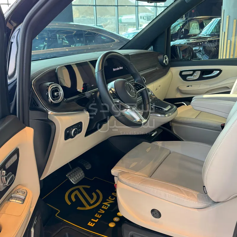 2025 Mercedes-Benz V 300