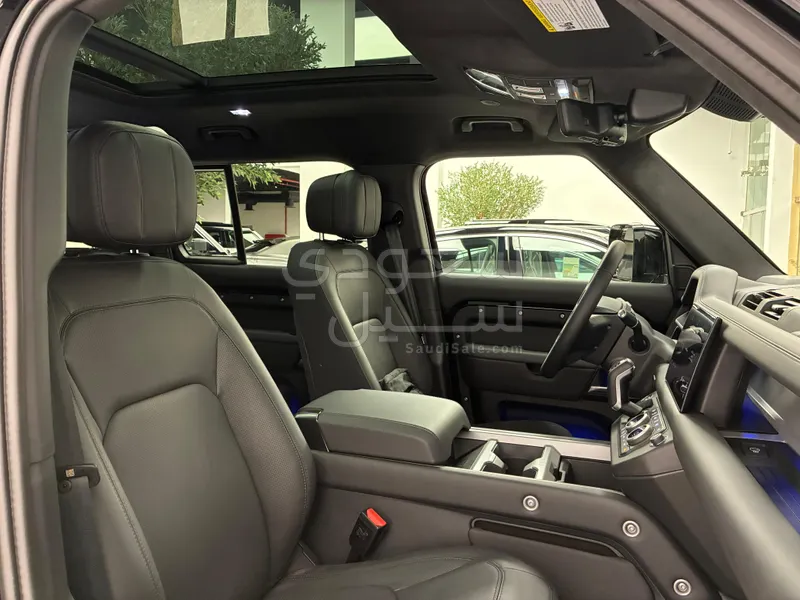 2020 لاند روفر ديفيندر 110