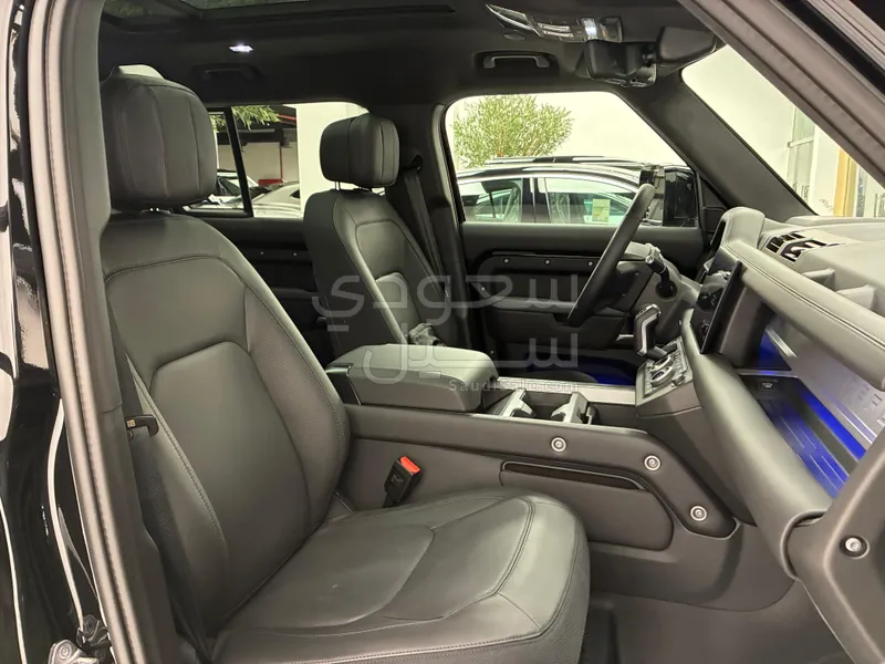 2020 لاند روفر ديفيندر 110