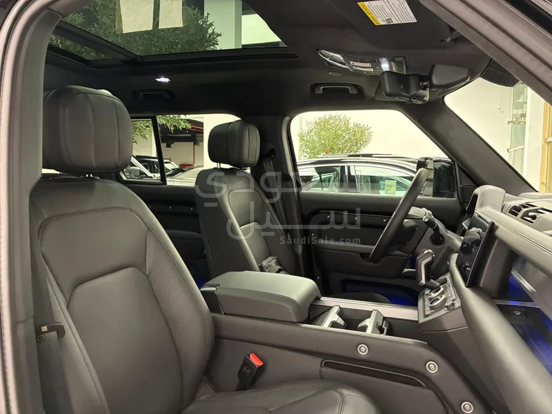 2020 لاند روفر ديفيندر 110