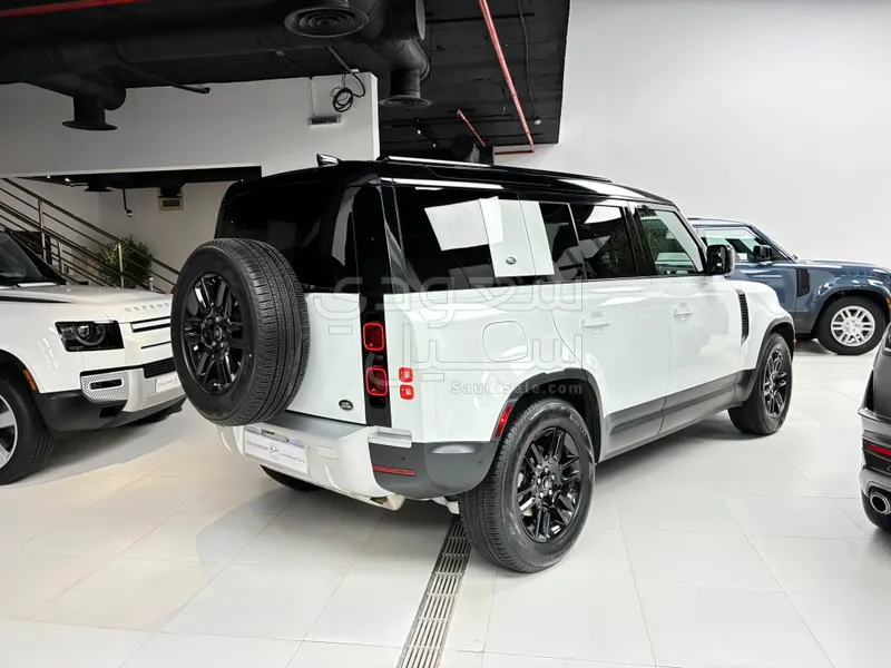 2020 لاند روفر ديفيندر 110