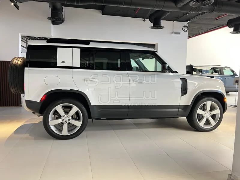 2020 لاند روفر ديفيندر 110