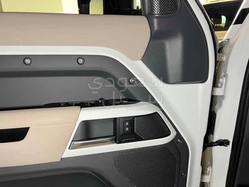 2020 لاند روفر ديفيندر 110