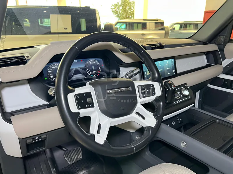 2020 لاند روفر ديفيندر 110