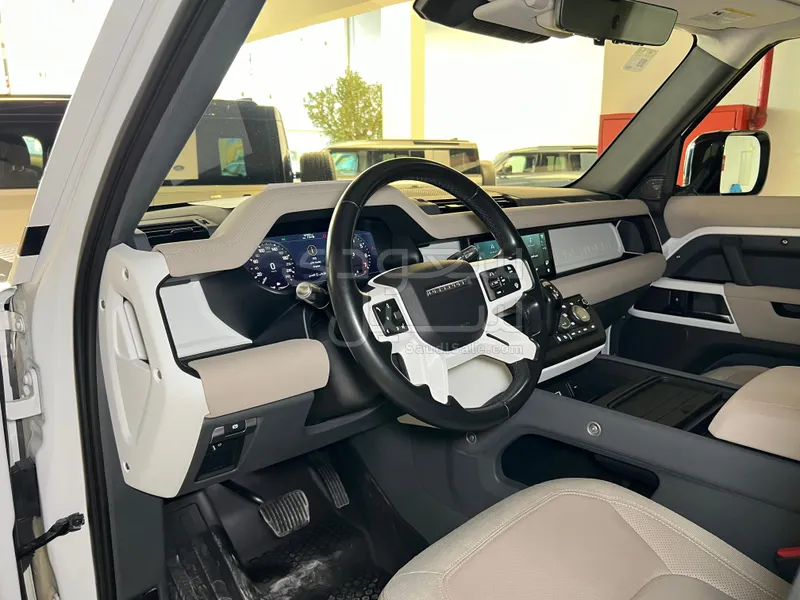 2020 لاند روفر ديفيندر 110