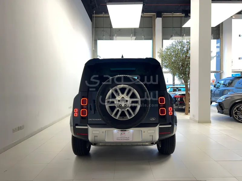 2023 لاند روفر ديفيندر 110