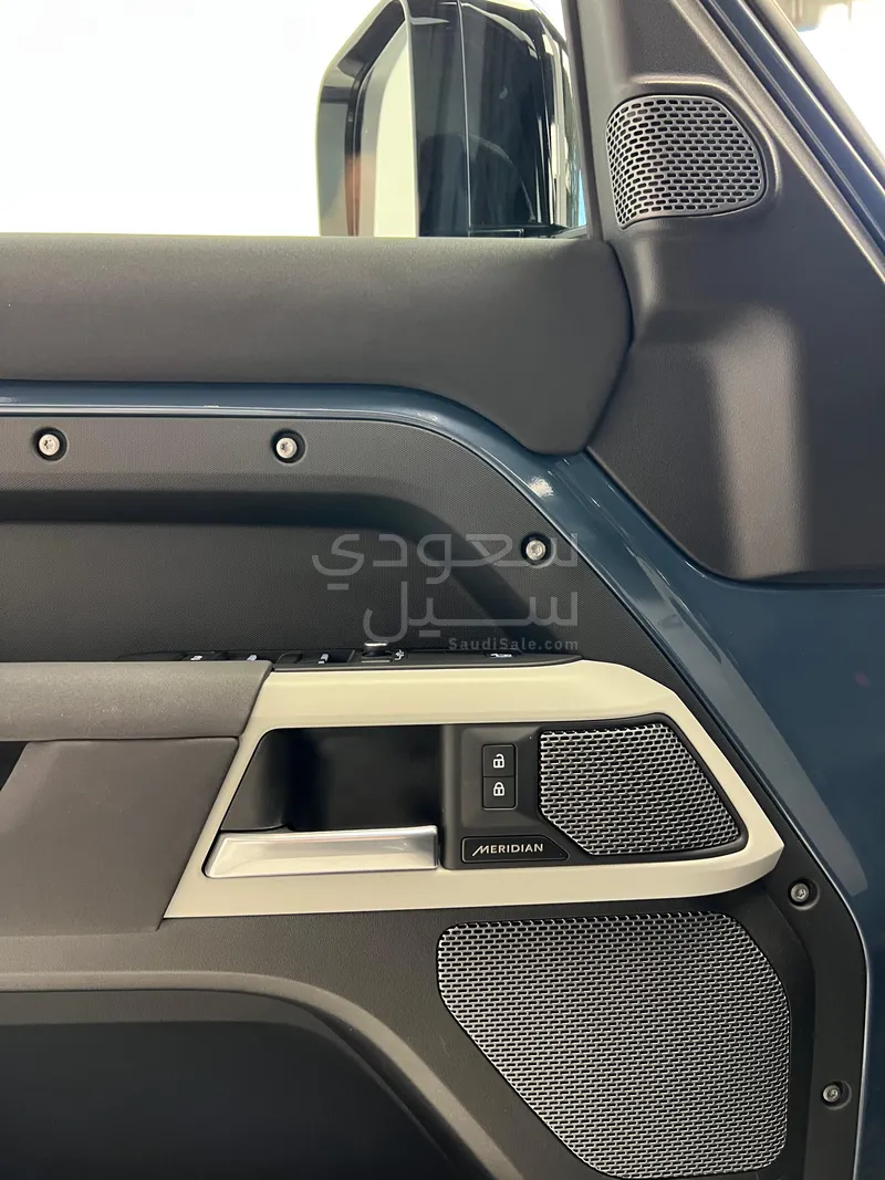 2023 لاند روفر ديفيندر 110