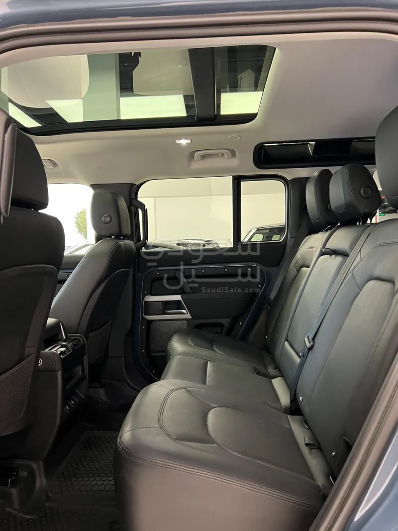 2023 لاند روفر ديفيندر 110