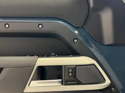 2023 لاند روفر ديفيندر 110