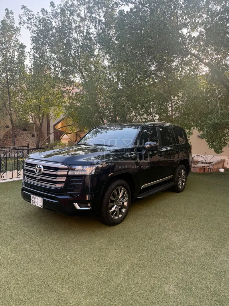 2024 تويوتا لاند كروزر جي اكس ار