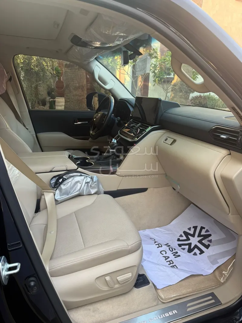 2024 تويوتا لاند كروزر جي اكس ار