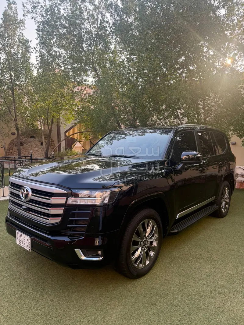 2024 تويوتا لاند كروزر جي اكس ار