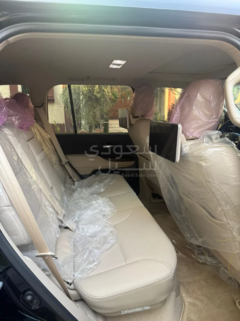 2024 تويوتا لاند كروزر جي اكس ار