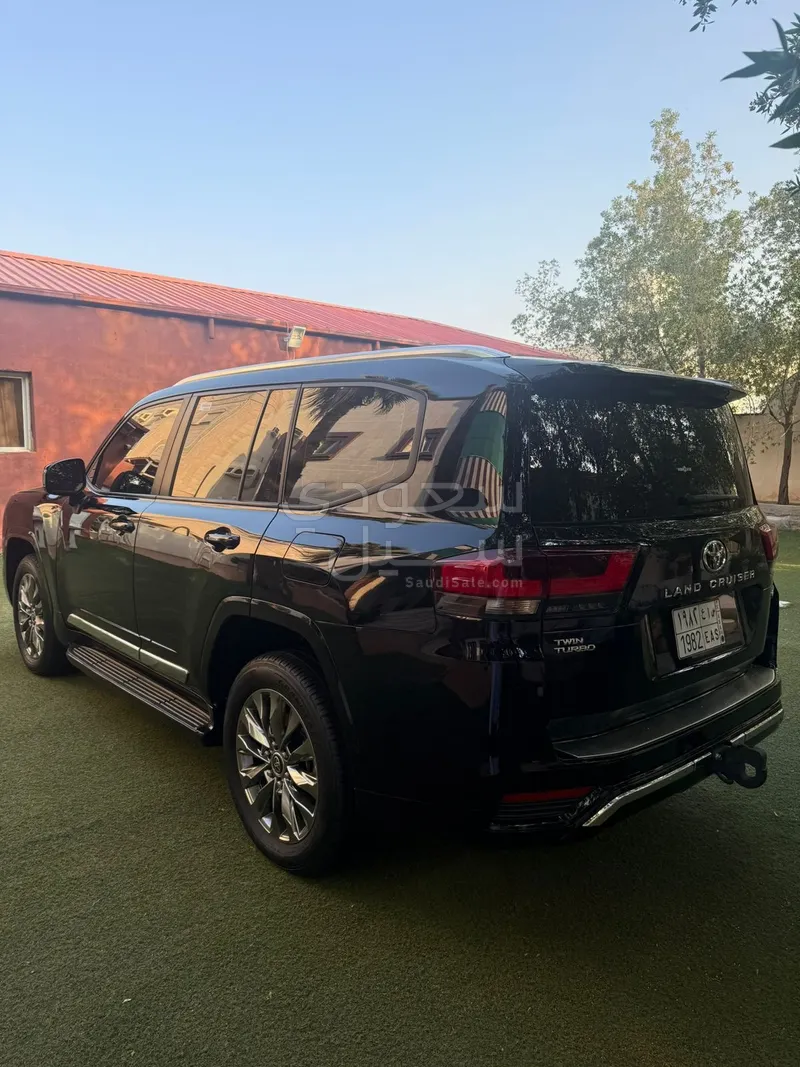 2024 تويوتا لاند كروزر جي اكس ار