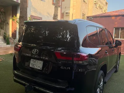 2024 تويوتا لاند كروزر جي اكس ار