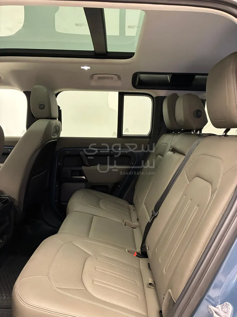 2021 لاند روفر ديفيندر 110