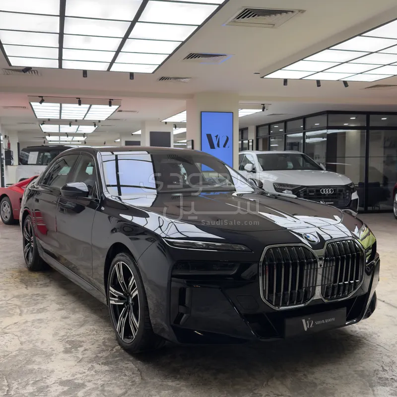 2026 بي ام دبليو الفئة السابعة 735أي