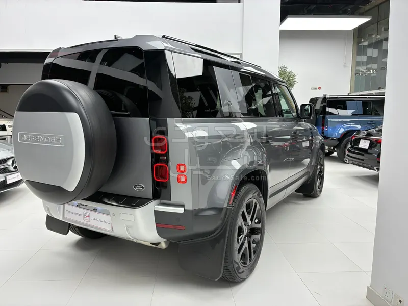 2020 لاند روفر ديفيندر 110