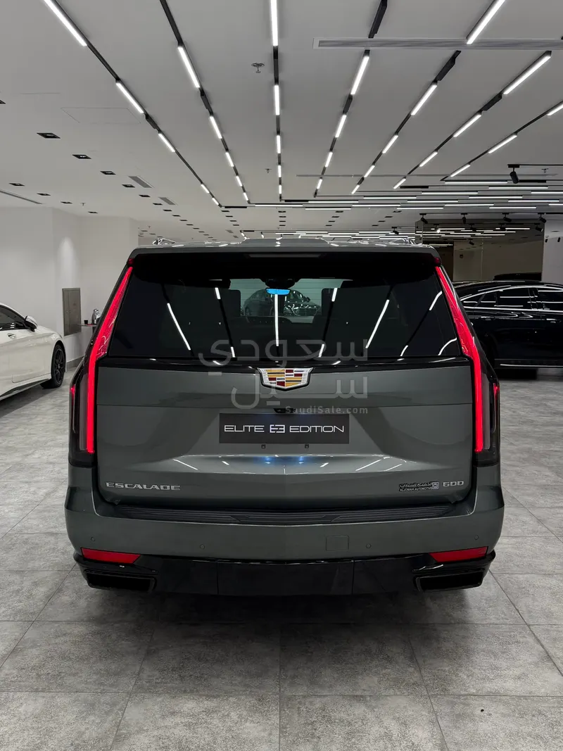 2024 كاديلاك اسكاليد بلاتينيوم