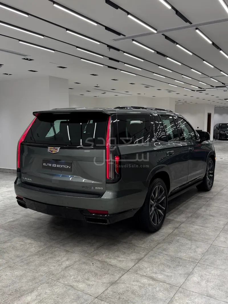 2024 كاديلاك اسكاليد بلاتينيوم